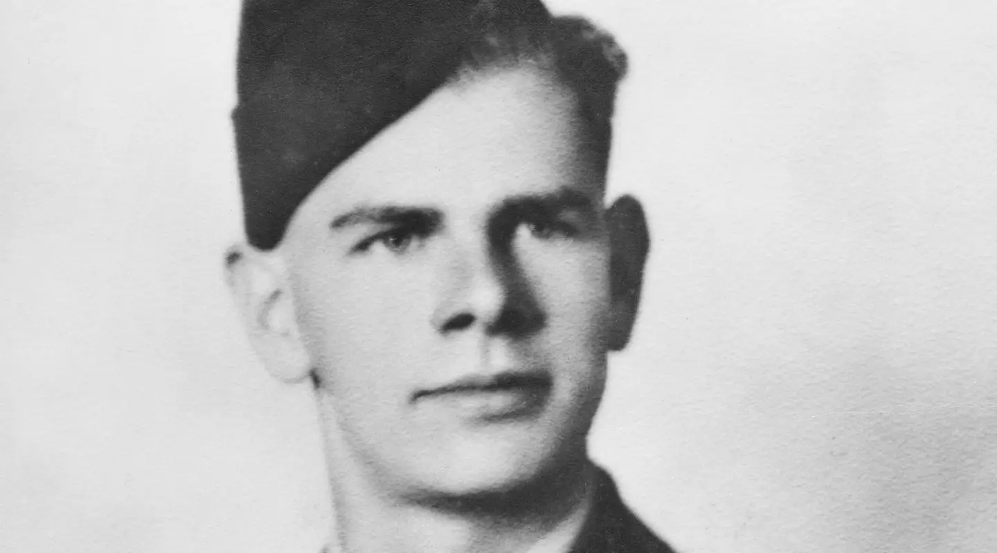 Portrait of Flight Sergeant Keith Mills in his uniform