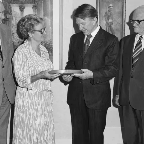 Presentation of film donation by Mrs Gwen Caldwell to Australian War Memorial Director Noel Flanagan. PAIU1979/001.04