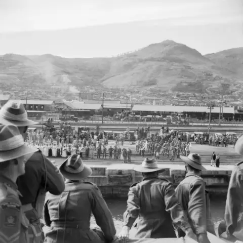 3RAR arrives in Pusan, Korea, 1950