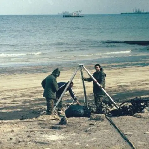 Mine clearance work. Courtesy of Ian Parker