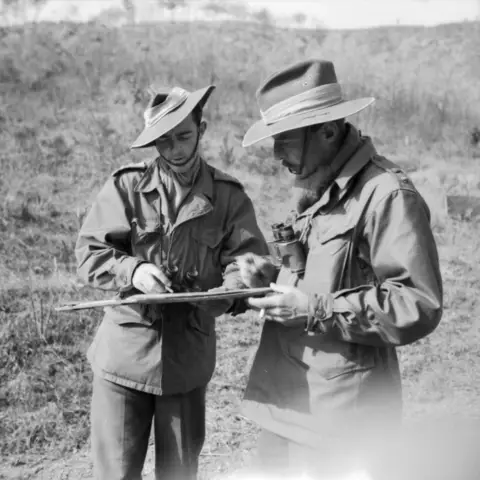 7 November 1950, Pakchon.  Lieutenant Alf Argent and Lieutenant Colonel Bruce Ferguson 3RAR. AWM 146988