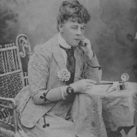 Portrait of Edith Dickenson, 1900. Photographer unknown.