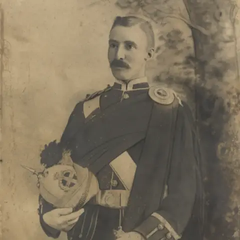 Studio portrait of Lieutenant Gideon James Grieve, New South Wales Scottish Rifles.