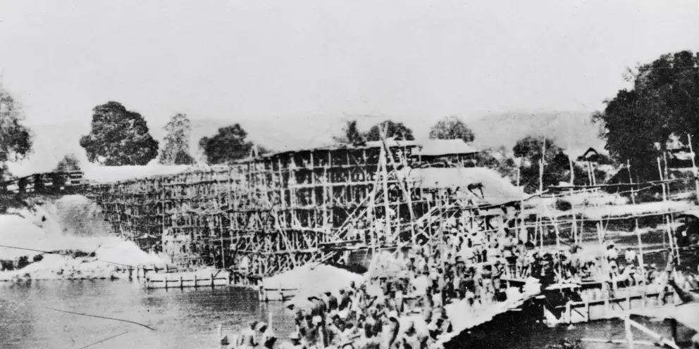 Allied prisoners of the Japanese building a bridge at Tamarkan