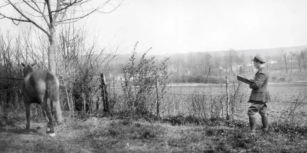 Lieutenant Will Dyson sketching a horse in April 1918.