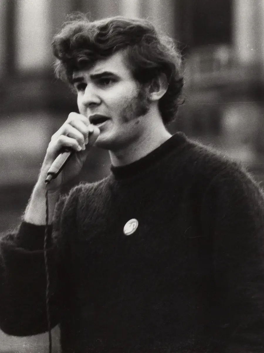 Lynn Arnold speaks into a microphone 