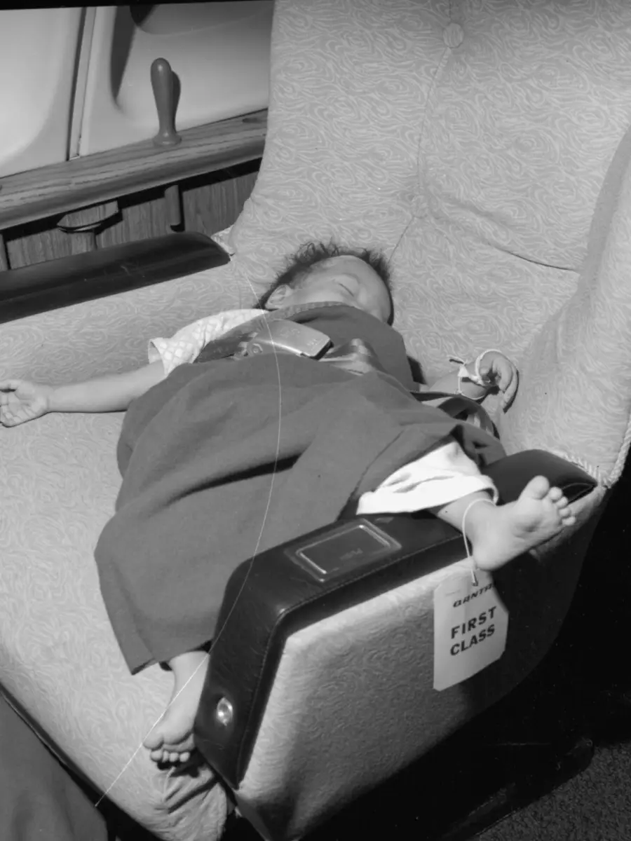 First Qantas Baby Lift flight from Bangkok to Australia on 5 April 1975. 