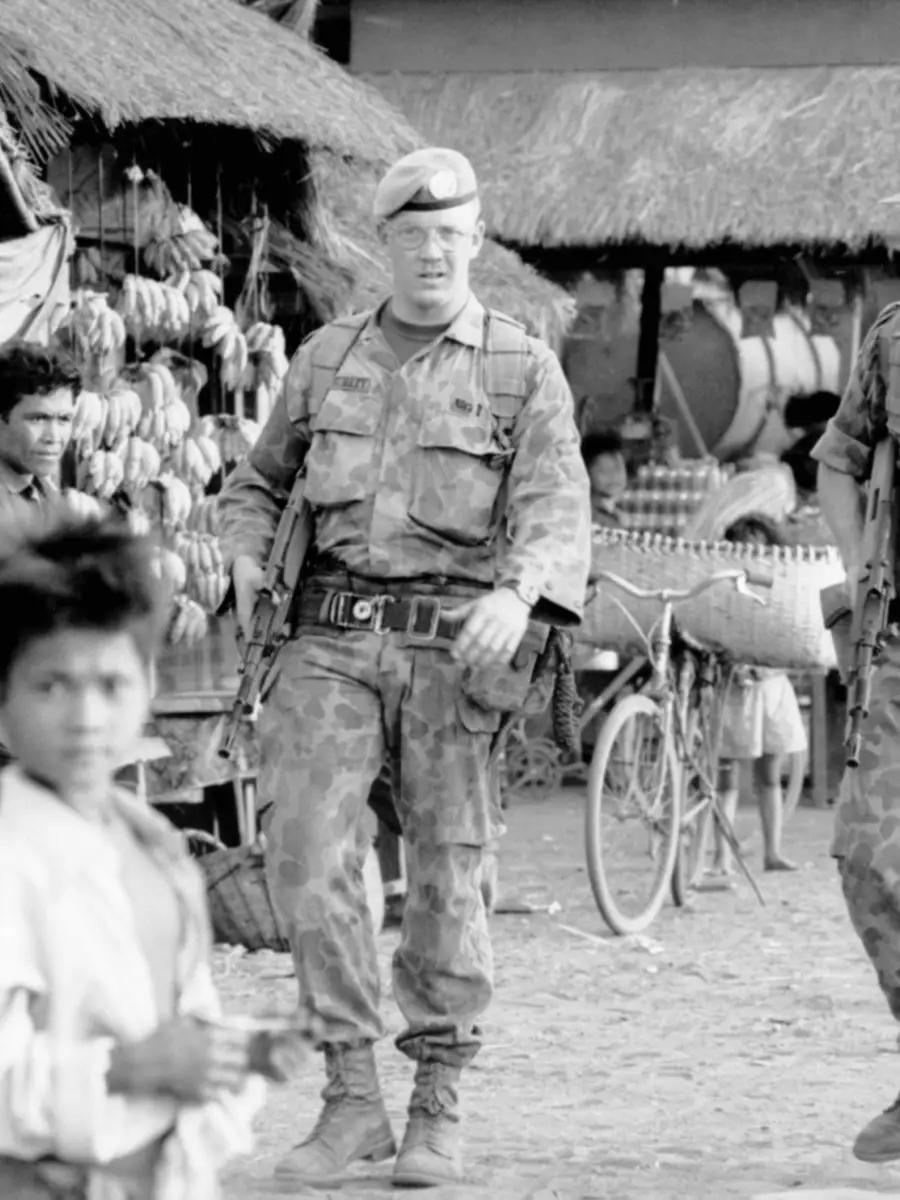 Thbeng Mean Chey, Cambodia. 1993-02-18. Lance Corporal (L Cpl) Dave Hurrey (left), and L Cpl Paul Astbury, Australian Signals Corps, United Nations Transitional Authority in Cambodia (UNTAC)