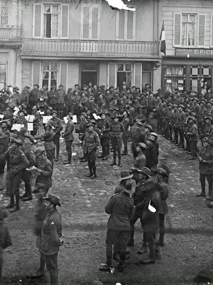 Australian soldiers in Vignacourt AWM P10550.715