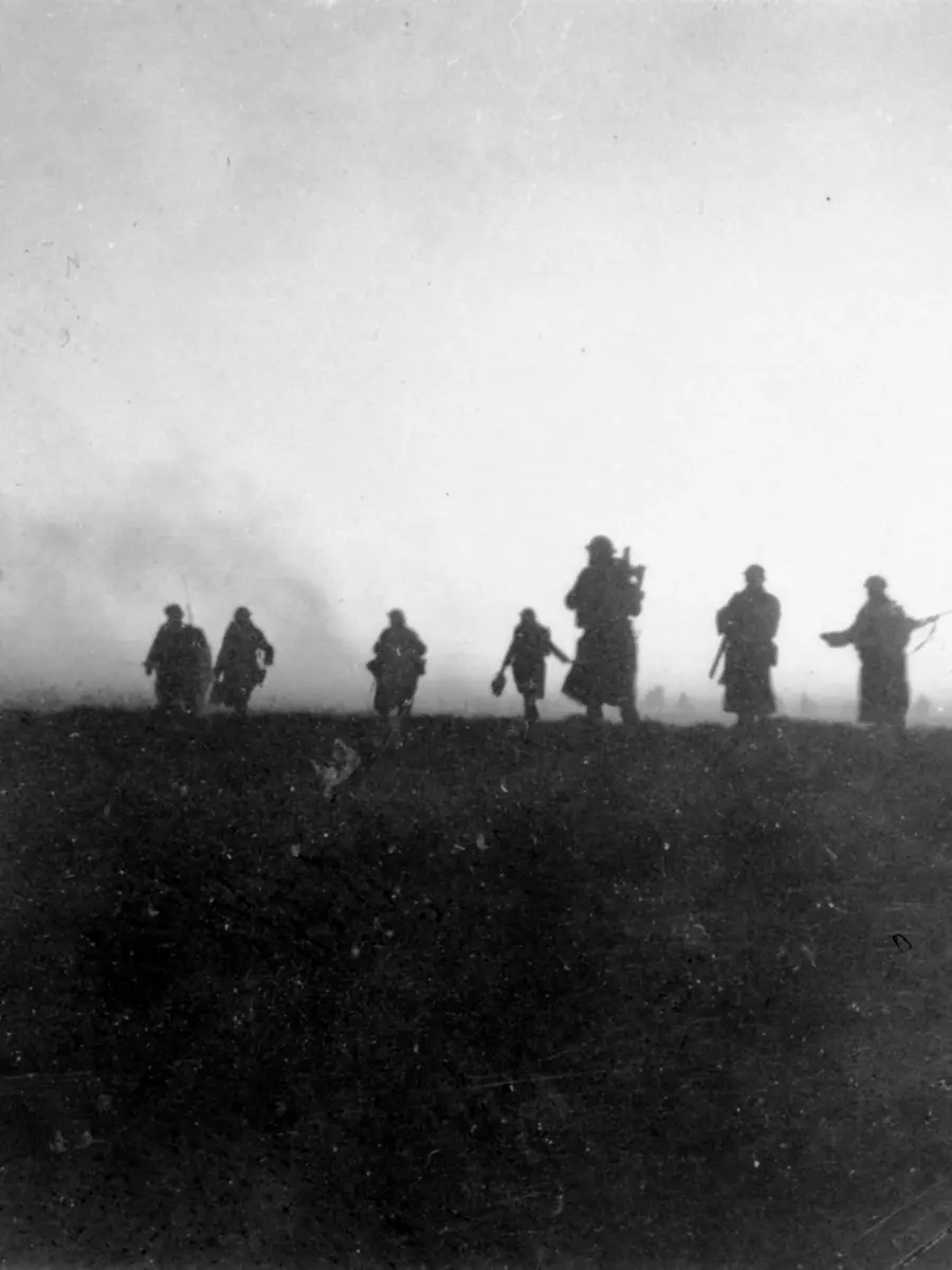  Australian troops attack at dawn at Bardia on the morning of 3 January 1941. AWM 134446