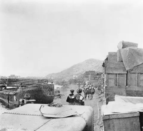 Australians ANZAC beach. AWM AO 1937