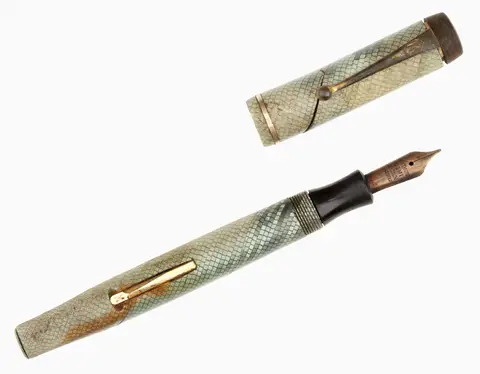 Mentmore fountain pen  with snakeskin. REL35147.002