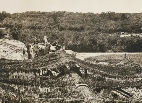 A French 400-mm gun camouflaged. 