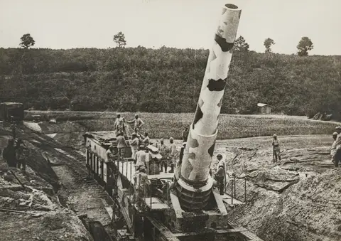 400mm rail gun at the firing position