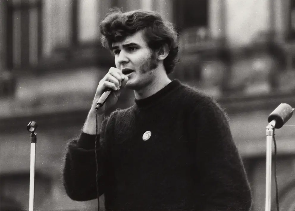 Lynn Arnold speaks into a microphone 