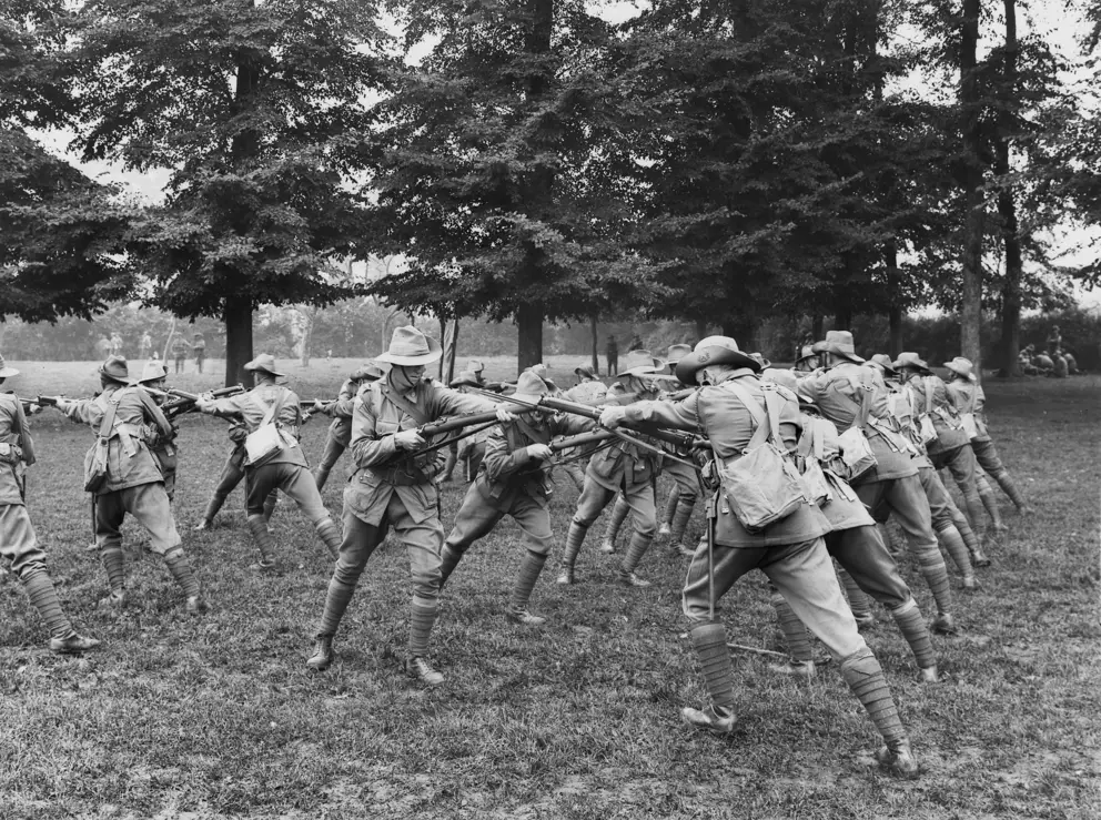 Bayonet training E00684