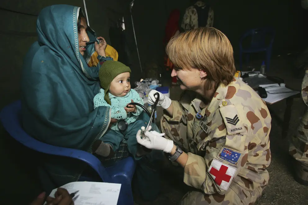 Australian medics assisting at Camp Bradman, Pakistan, after the 2005 earthquake. Photo: Gary Ramage. AWM P07966.042