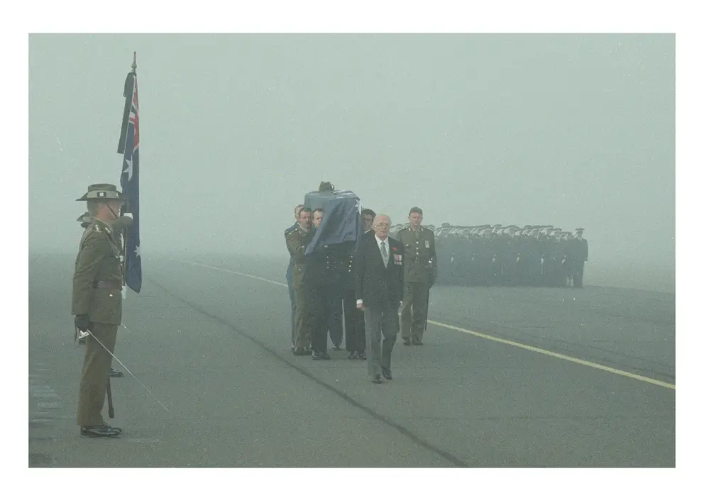 The remains of the Unknown Australian Soldier come home from France
